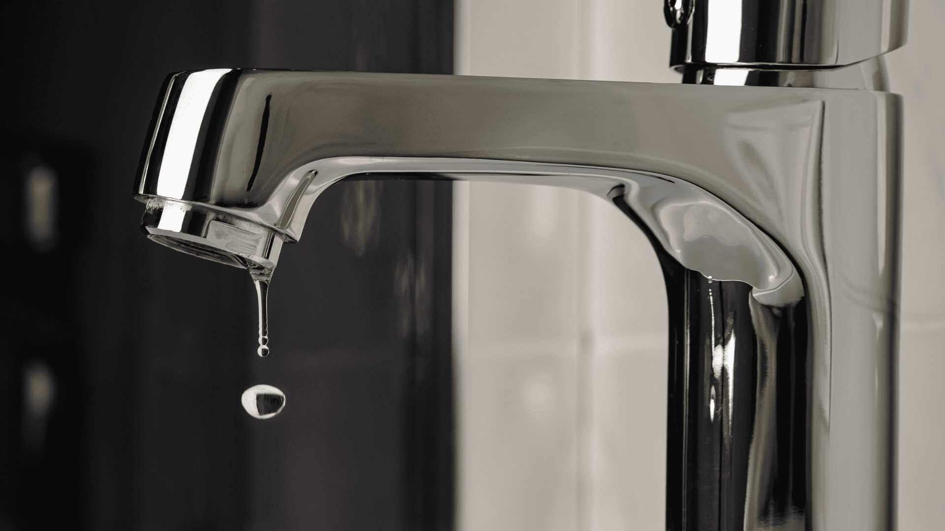 what causes a faucet to drip